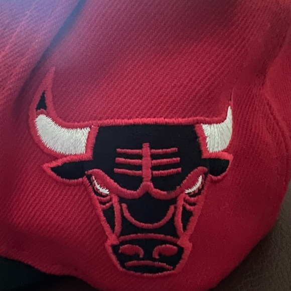 NEW Mitchell & Ness Chicago Bulls Snapback Hat Red Black | Hardwood Classics NBA - Picture 9 of 9